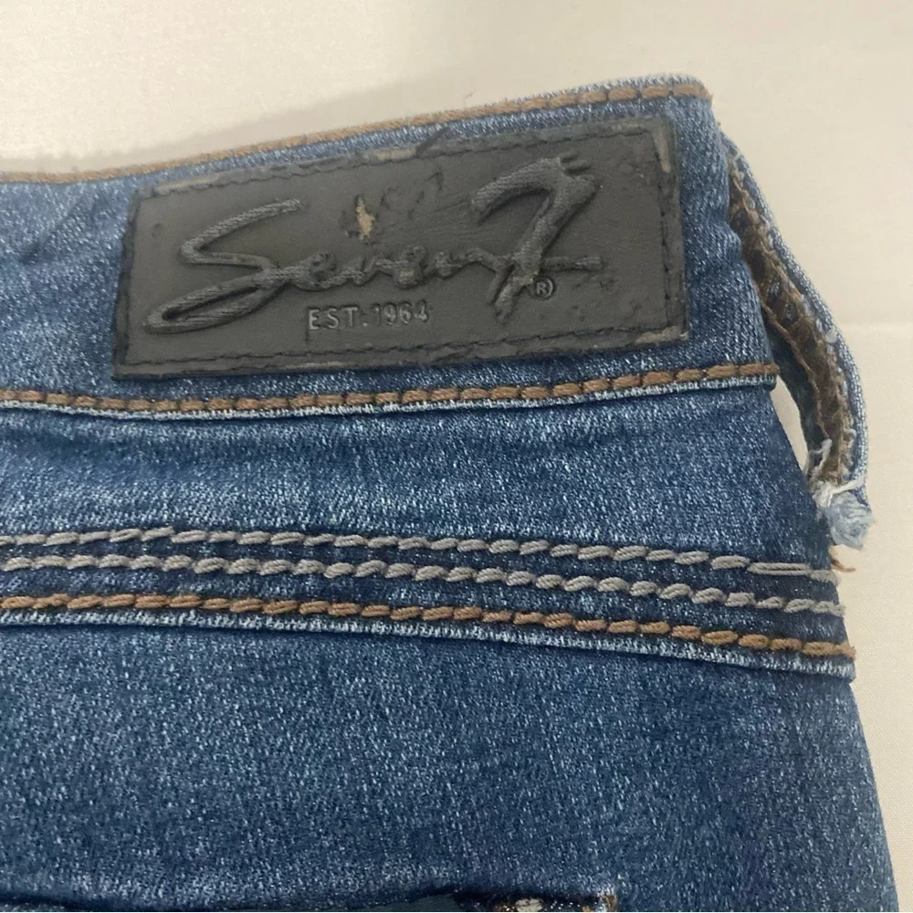 Seven7 Slim Boot Cut Sz 10 Women’s Jeans Rhinestones on Back Pockets